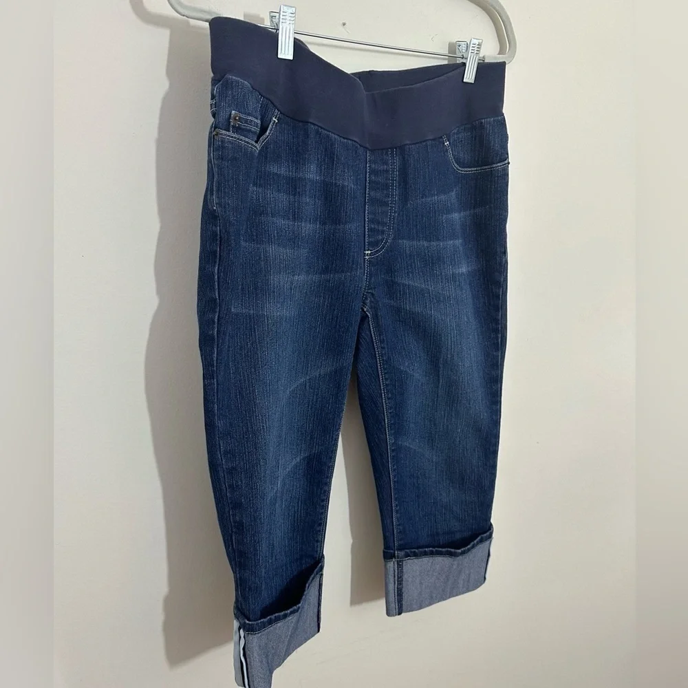 American Star Maternity sz med jean Capri with rolled up bottoms